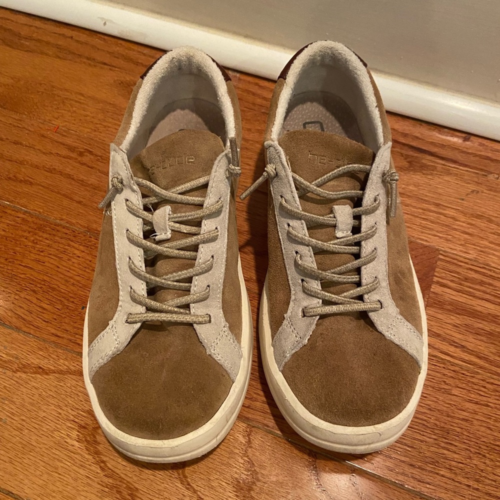 Hey Dude size 8 Womens shoes